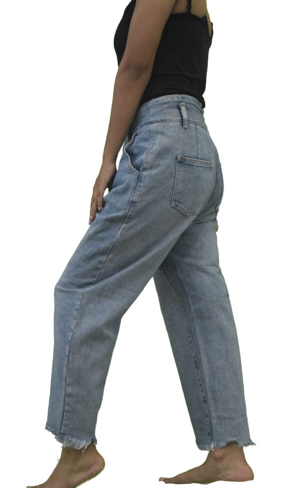 V-Back Flared jeans - Image 3